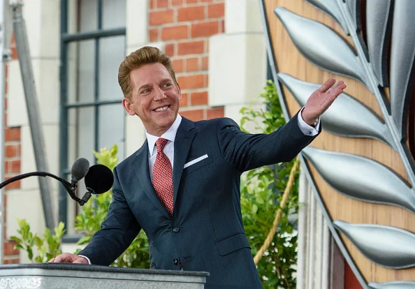 David Miscavige Vermögen